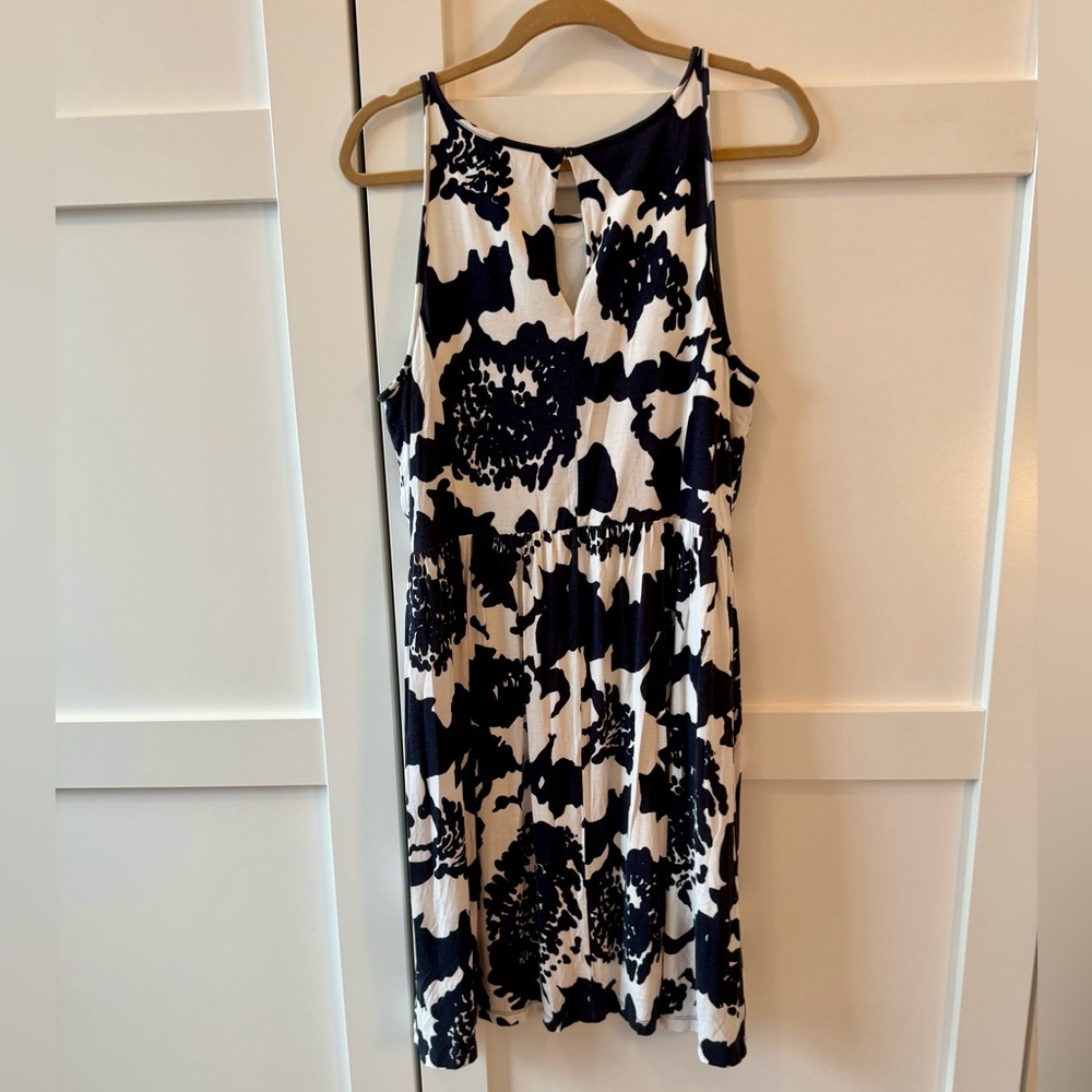 LOFT Floral Pattern Sun Dress. - Picture 2 of 6
